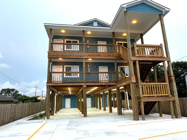 175 W 6th ST #A B C D, Kemah, TX 77565