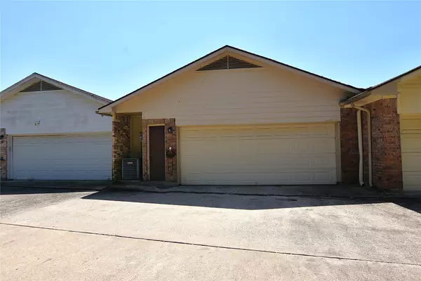 Baytown, TX 77520,1310 E James ST #21