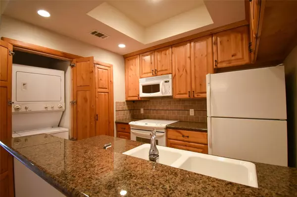 Houston, TX 77024,11711 Memorial DR #384