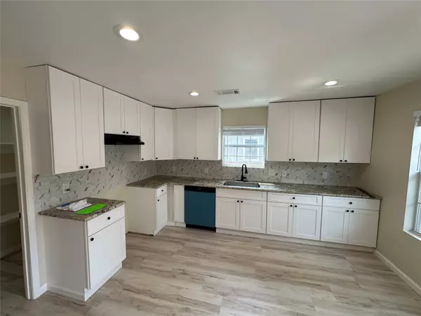 Houston, TX 77028,5910 E Houston RD