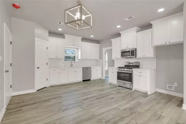 Brazoria, TX 77422,409 E Travis