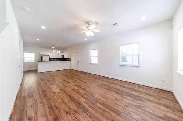 Houston, TX 77033,5007 Mallow ST #B