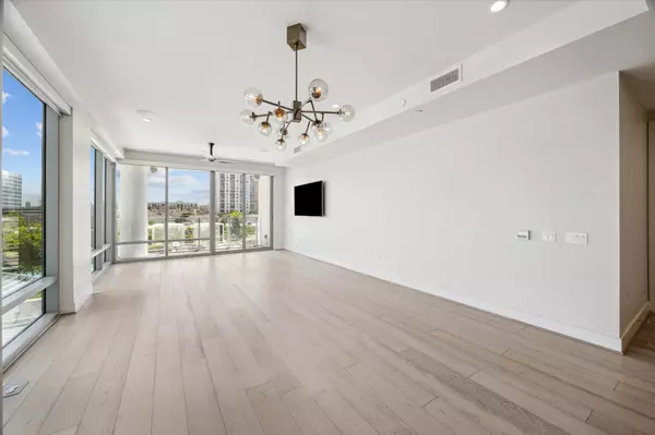 2047 Westcreek LN #505, Houston, TX 77027