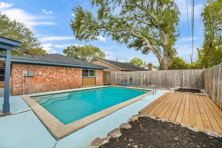 9806 Sagebark DR, Houston, TX 77089