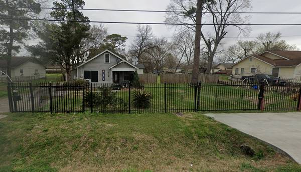 131 Rebecca ST, Houston, TX 77022
