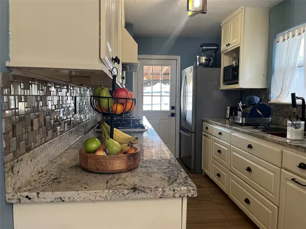 Channelview, TX 77530,910 Littleport LN