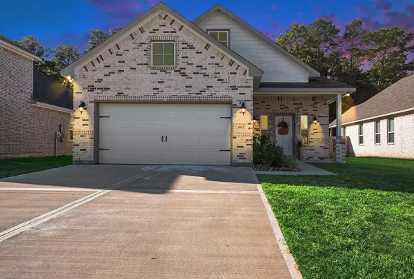 605 Little Spring CT, Anahuac, TX 77514