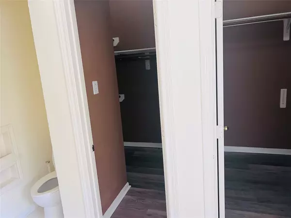 Sugar Land, TX 77479,4722 Silverlake DR