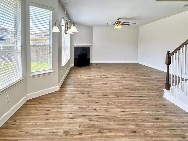 18 Old Presidio DR, Manvel, TX 77578