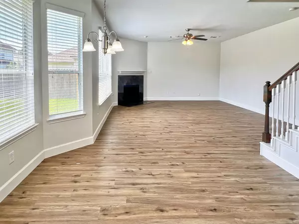 18 Old Presidio DR, Manvel, TX 77578