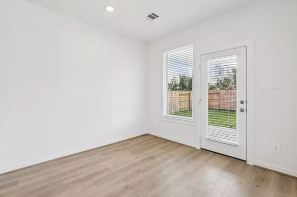 Rosenberg, TX 77471,5815 Chamberlain XING