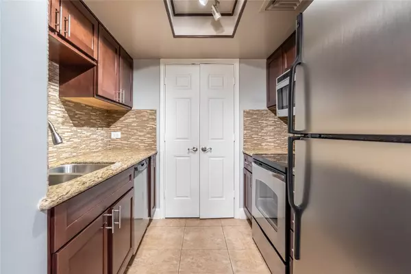 Houston, TX 77056,3525 Sage RD #1313