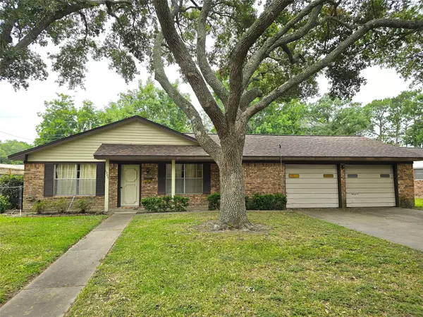 1205 Appling ST, El Campo, TX 77437