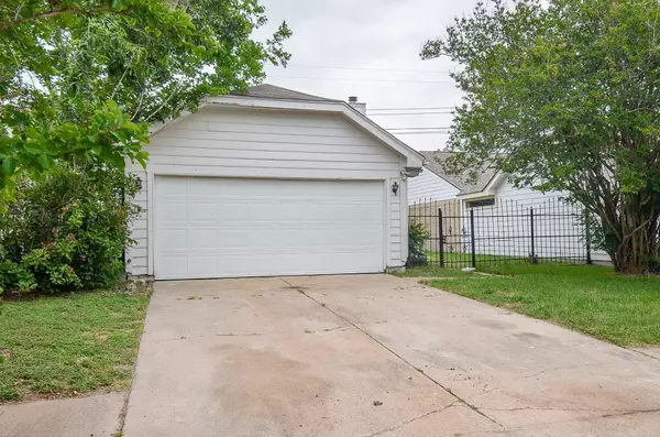 11818 Spring Grove Dr, Houston, TX 77099
