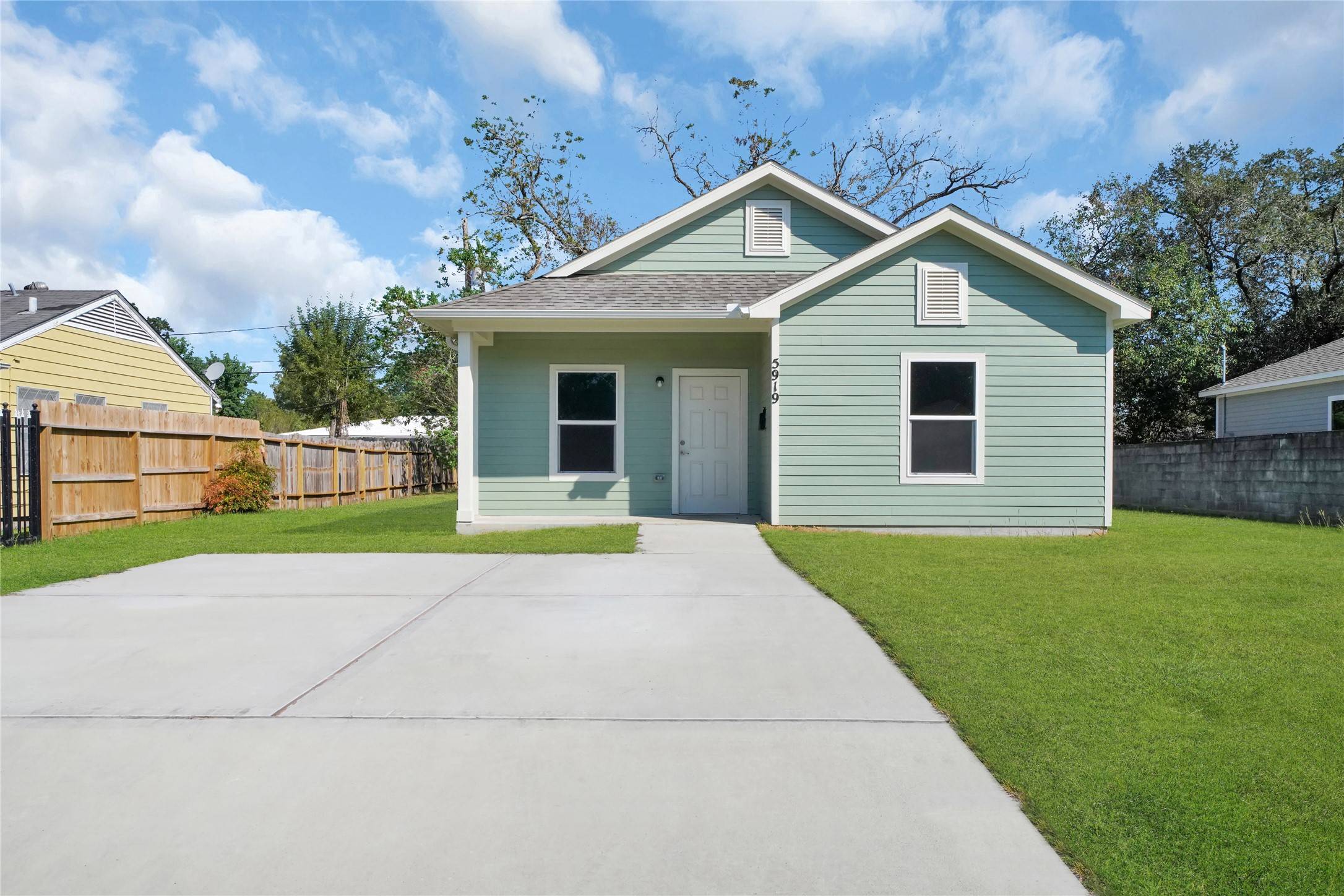5919 Kenilwood DR,  Houston,  TX 77033