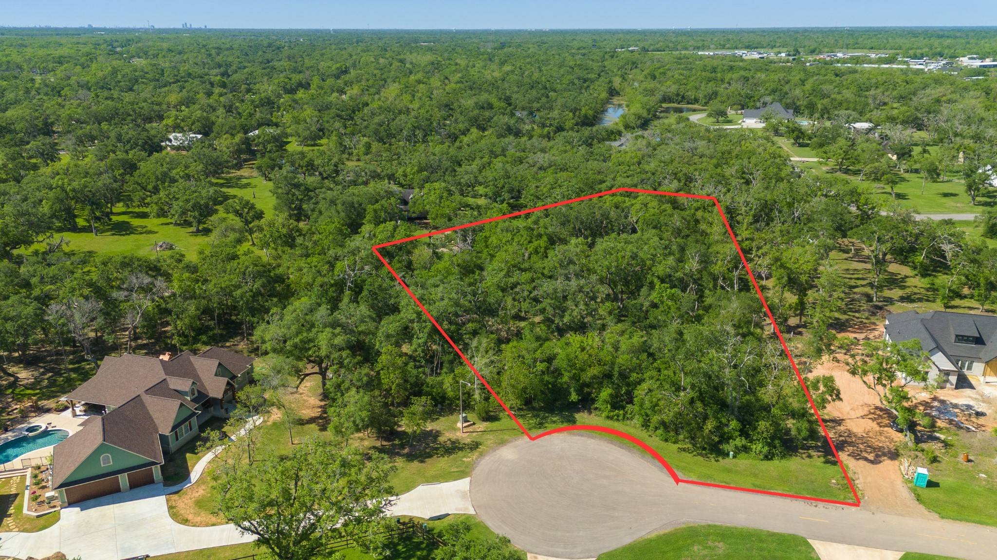 104 Legend LN, Angleton, TX 77515