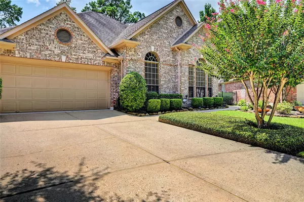 7 N Spring Brook Court CT, The Woodlands, TX 77382