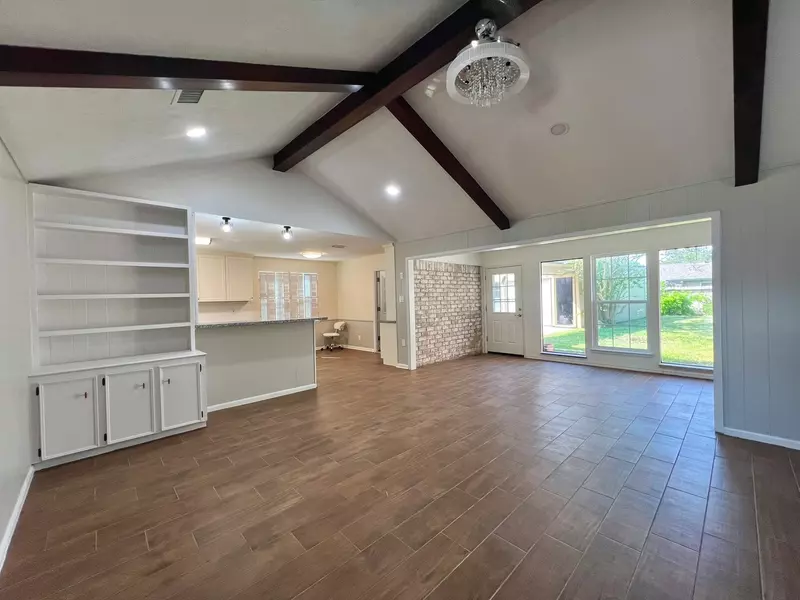 7726 Twin Hills DR, Houston, TX 77071