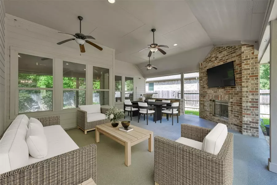 114 Winecup CIR, Montgomery, TX 77316