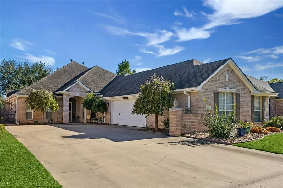 924 Eagle Lake RD, Sealy, TX 77474