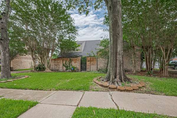 2107 Shadowbriar DR, Houston, TX 77077