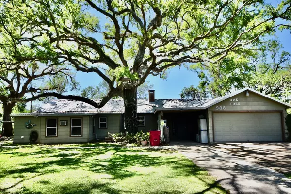 986 County Road 297, Bay City, TX 77414