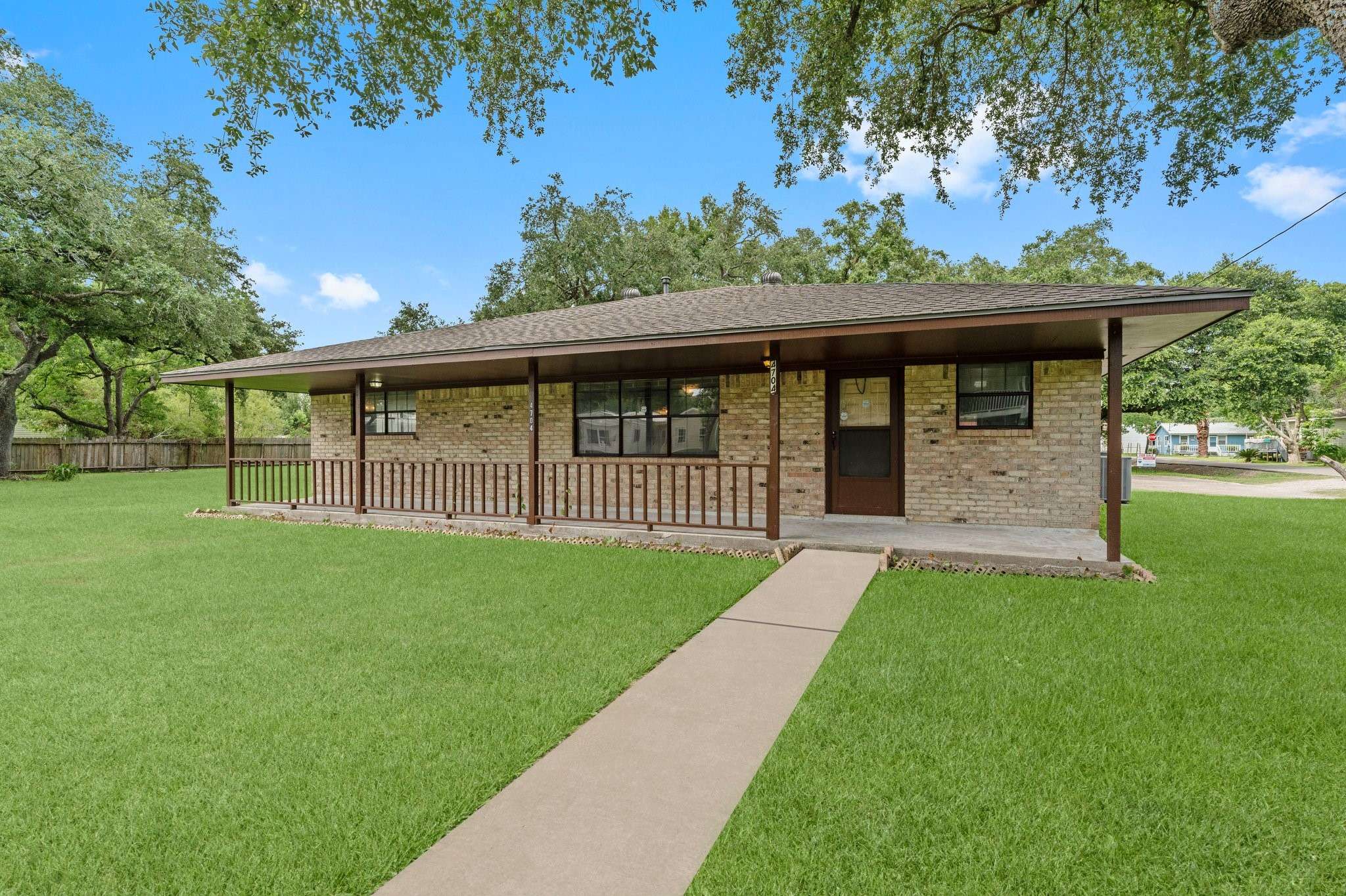 4704 1st ST, Bacliff, TX 77518