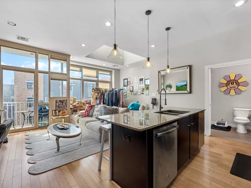 1406 Columbus St ST #303, Houston, TX 77019