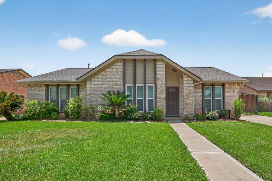 9906 Sageglow DR, Houston, TX 77089