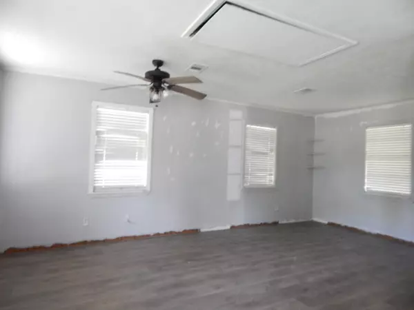 Willis, TX 77378,10 E Watson ST