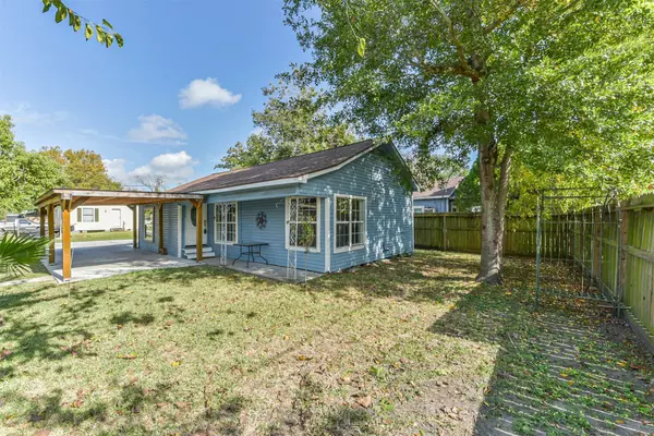 Baytown, TX 77520,900 N 8th ST