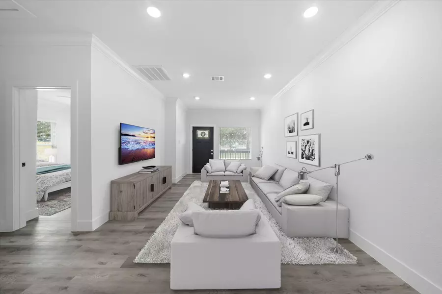 5807 Texas ST, Houston, TX 77011