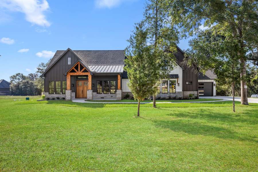 412 S GARRETT CIR, Bellville, TX 77418