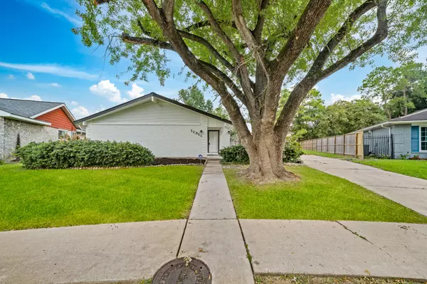12315 Scarcella LN, Meadows Place, TX 77477