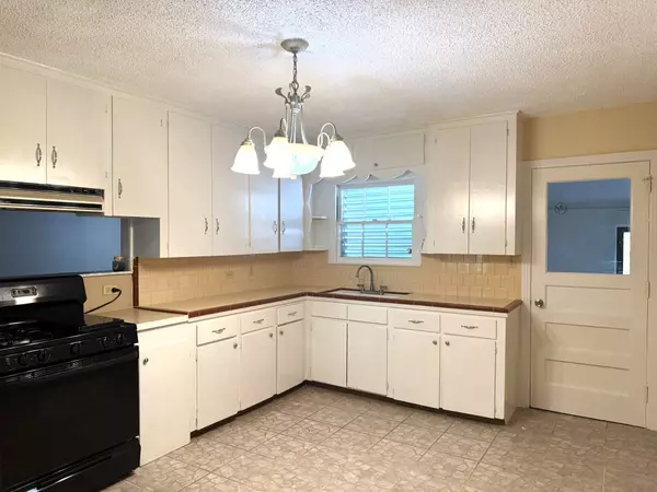 Hitchcock, TX 77563,6718 E Bayou DR