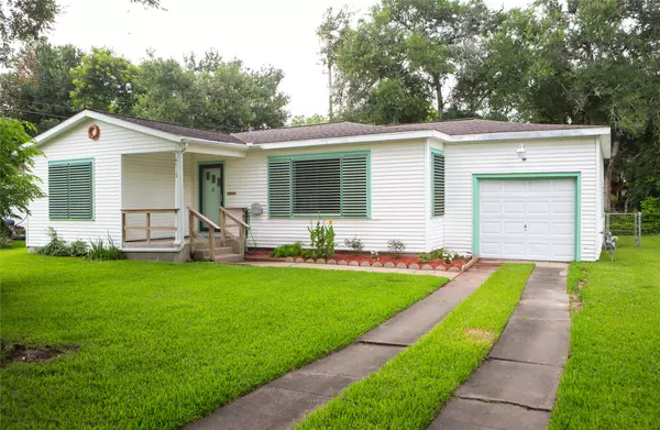 Hitchcock, TX 77563,6718 E Bayou DR