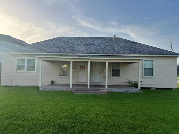 317-319 E B ST, La Porte, TX 77571