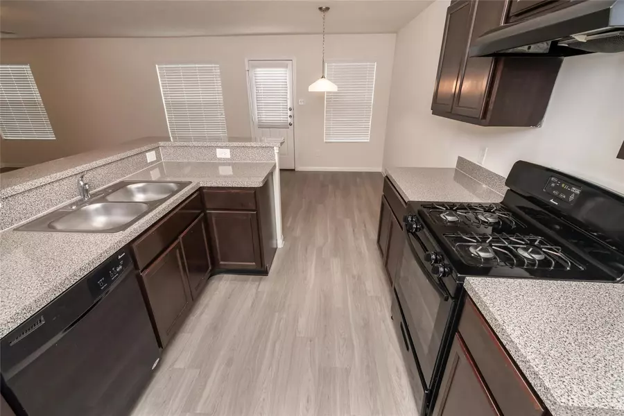 5466 Quail Cove LN, Houston, TX 77053