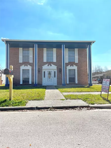 825 Clubside DR, East Bernard, TX 77435