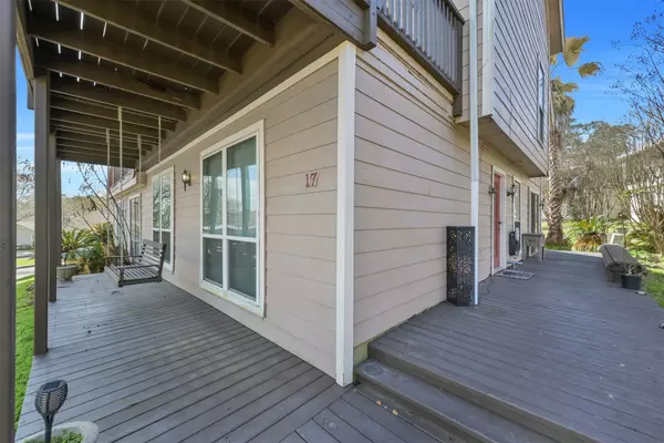 17 Lakeview VLG,  Conroe,  TX 77356