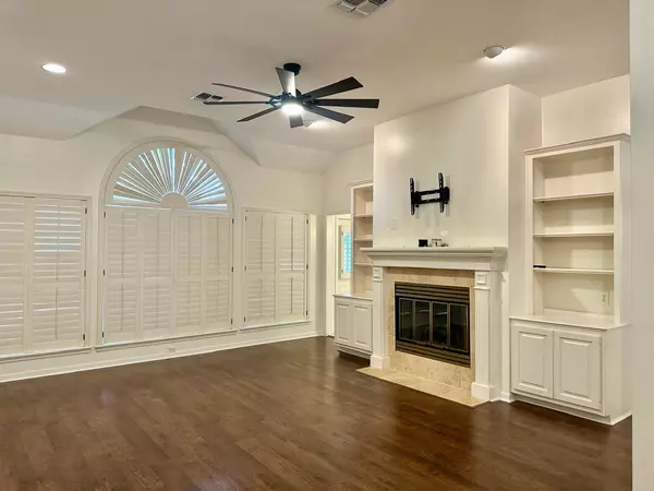 Victoria, TX 77904,813 Charleston DR