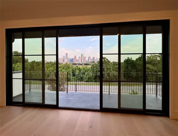 Houston, TX 77009,1718 White Oak DR