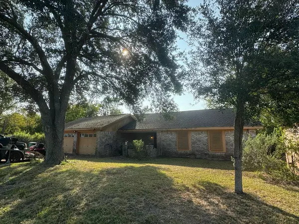 211 Avenue I, Alvin, TX 77511