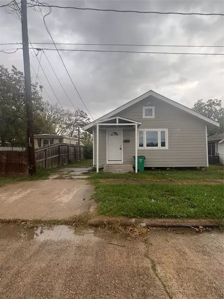 1208 Pine ST, Baytown, TX 77520