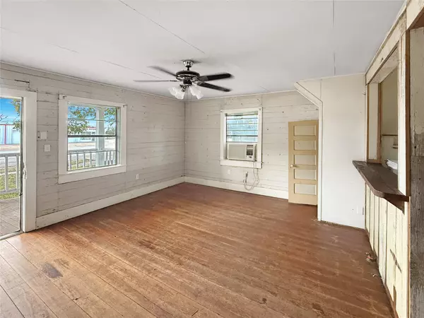 Schulenburg, TX 78956,309 Summit ST