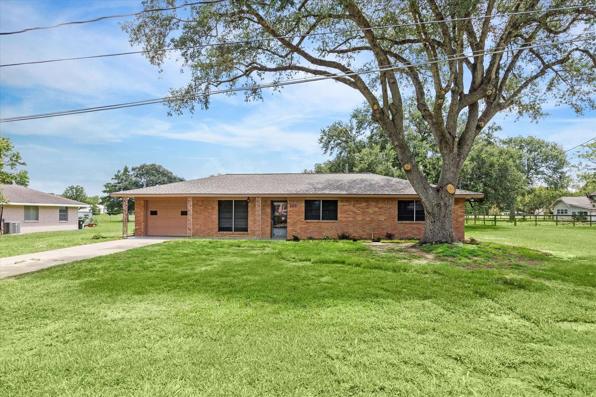 520 Darlene LN,  Wallis,  TX 77485