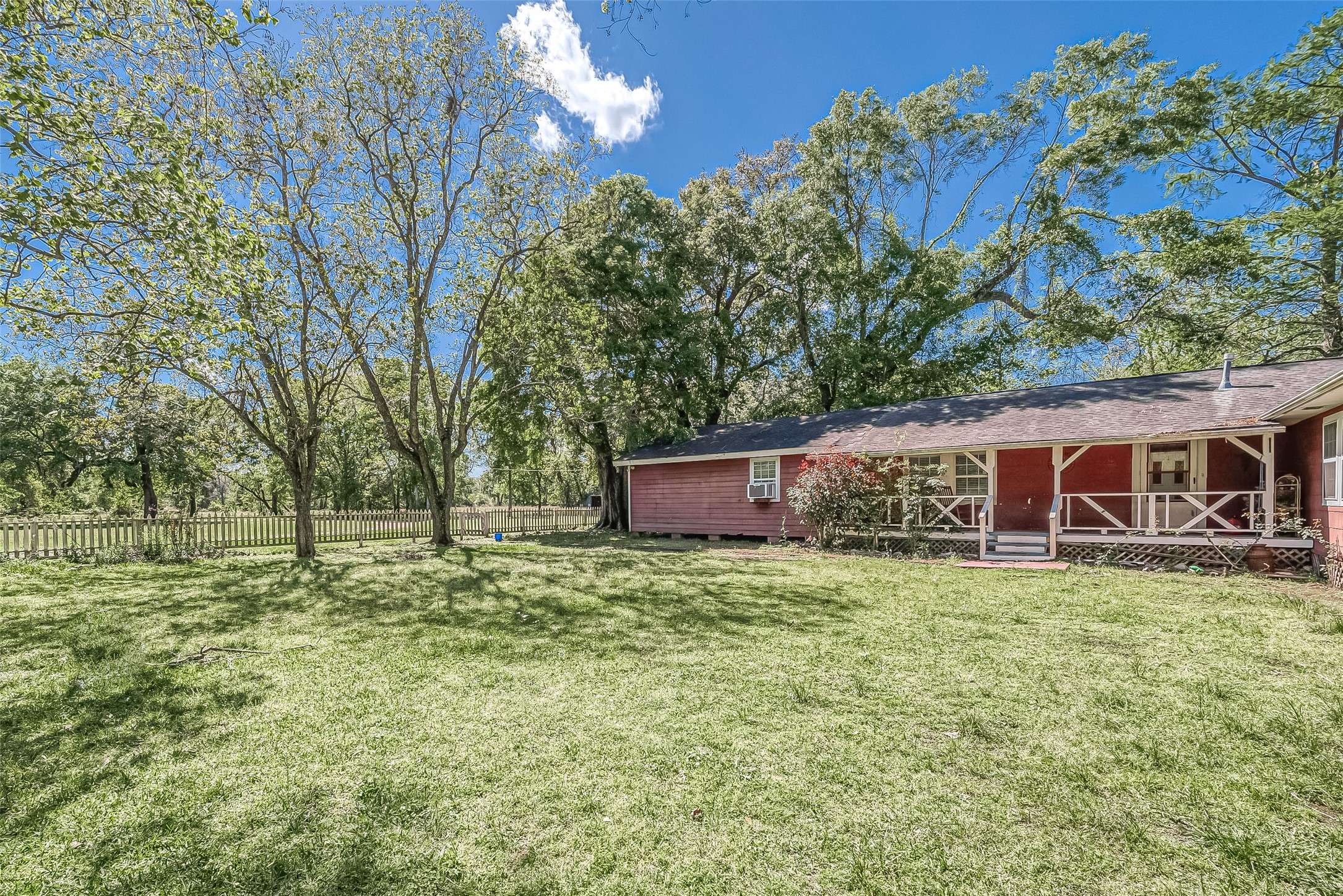 Hankamer, TX 77560,327 Wallace RD