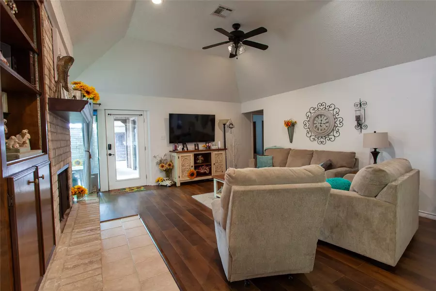 222 Mayfair CIR, Wharton, TX 77488