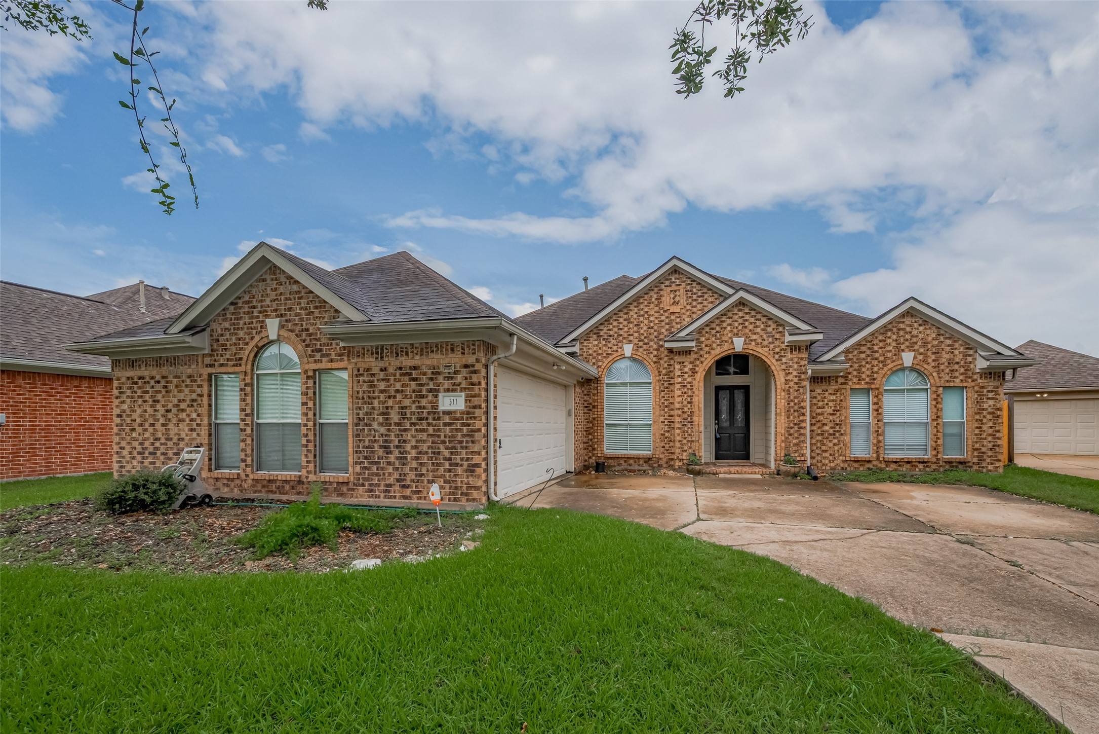 311 N Esplanade LN, Stafford, TX 77477