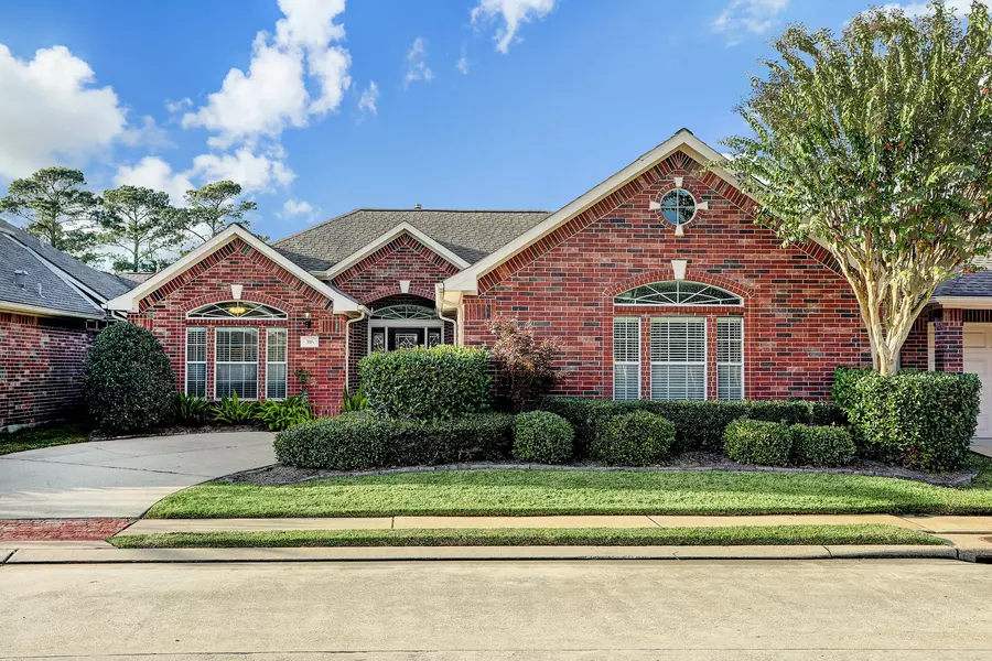 316 Parkwood Village DR, Friendswood, TX 77546